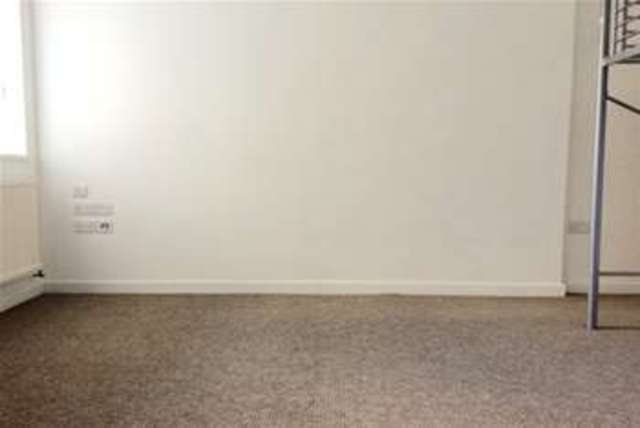  Image of Flat to rent in Totnes Road Paignton TQ4 at Paignton, TQ4 5JY