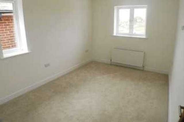  Image of 2 bedroom Detached house to rent in Ringwood Road Parkstone Poole BH12 at Poole, BH12 3LH