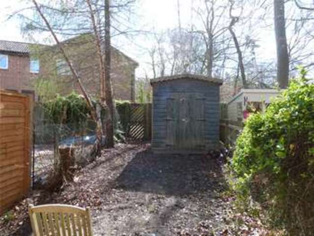  Image of 2 bedroom Terraced house to rent in Pewsey Vale Bracknell RG12 at Bracknell Berkshire Easthampstead, RG12 9YA