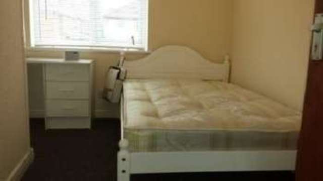  Image of 4 bedroom House Share to rent in Poole Crescent Harborne Birmingham B17 at Harborne Bristol Harborne, B17 0PD