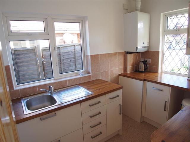  Image of 2 bedroom Bungalow to rent in Prince Avenue Lancing BN15 at Lancing, BN15 8NH