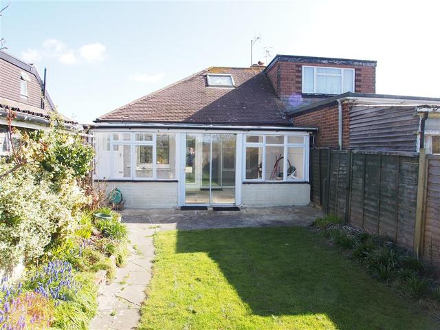  Image of 2 bedroom Bungalow to rent in Prince Avenue Lancing BN15 at Lancing, BN15 8NH