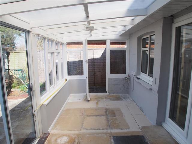  Image of 2 bedroom Bungalow to rent in Prince Avenue Lancing BN15 at Lancing, BN15 8NH