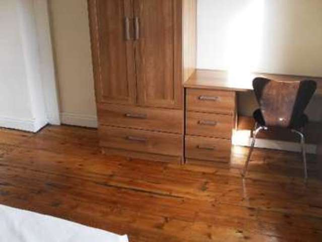  Image of 5 bedroom House Share to rent in Queens Road Beeston Nottingham NG9 at Beeston Bristol Beeston, NG9 2BB