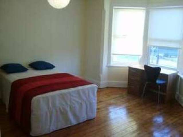  Image of 5 bedroom House Share to rent in Queens Road Beeston Nottingham NG9 at Beeston Bristol Beeston, NG9 2BB