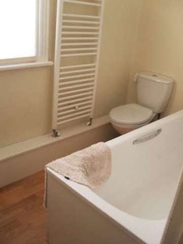  Image of 5 bedroom House Share to rent in Queens Road Beeston Nottingham NG9 at Beeston Bristol Beeston, NG9 2BB