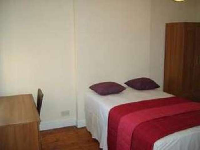  Image of 5 bedroom House Share to rent in Queens Road Beeston Nottingham NG9 at Beeston Bristol Beeston, NG9 2BB
