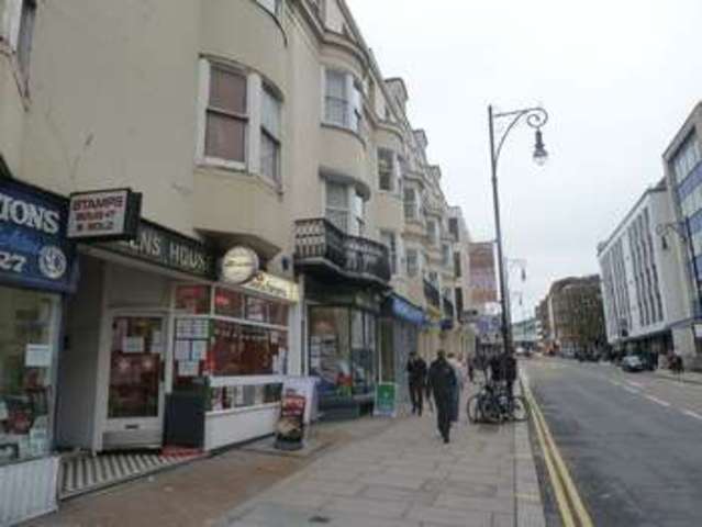  Image of 1 bedroom Flat to rent in Queens Road Brighton BN1 at Queens Road  Brighton, BN1 3XB