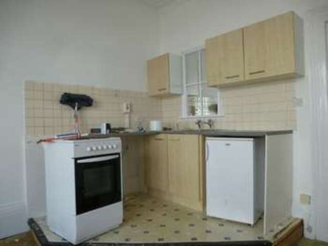  Image of 1 bedroom Flat to rent in Queens Road Brighton BN1 at Queens Road  Brighton, BN1 3XB