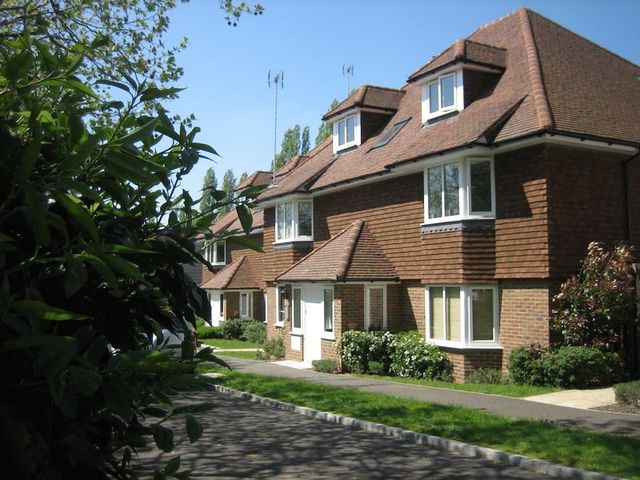  Image of 2 bedroom Flat to rent in Randalls Road Leatherhead KT22 at Randalls Road  Leatherhead, KT22 7UH