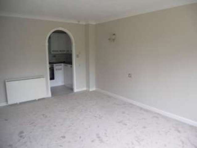  Image of 1 bedroom Flat to rent in Linkfield Lane Redhill RH1 at Linkfield Lane  Redhill, RH1 1TB