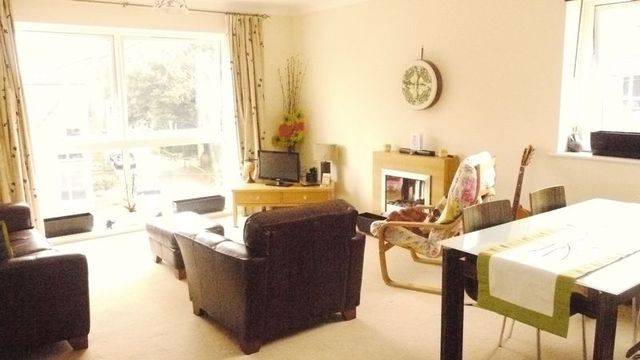 Image of 2 bedroom Property to rent in Regents Park Road Southampton SO15 at Regents Park Road  Southampton, SO15 8AH