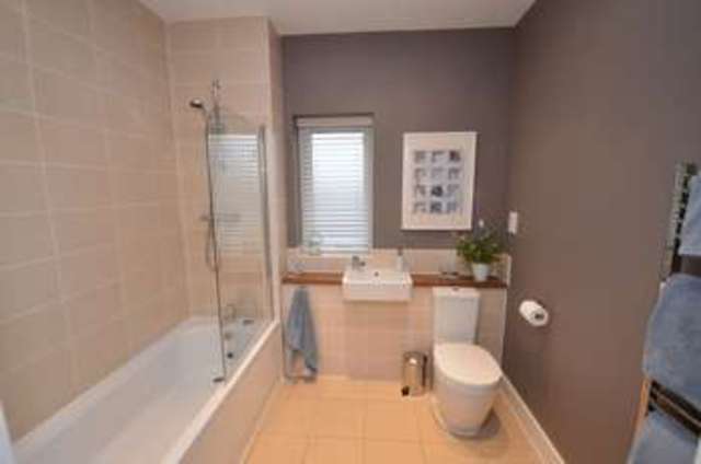  Image of 1 bedroom Flat for sale in Richmond Drive Houghton Regis Dunstable LU5 at Richmond Drive Houghton Regis Dunstable, LU5 5GD