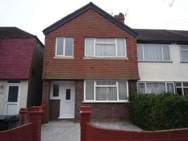  Image of 3 bedroom Detached house to rent in Ringwood Avenue Croydon CR0 at Croydon, CR0 3DT