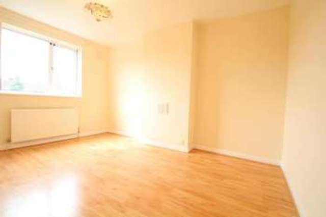  Image of 3 bedroom Detached house to rent in Ringwood Avenue Croydon CR0 at Croydon, CR0 3DT