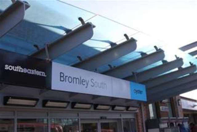  Image of 2 bedroom Flat to rent in Vincent Close Bromley BR2 at Bromley, BR2 9ED