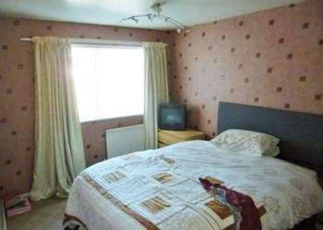  Image of 3 bedroom Terraced house for sale in Rocheford Gardens Hunslet Leeds LS10 at Rocheford Gardens  Leeds, LS10 2LJ