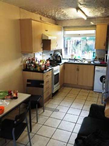  Image of 5 bedroom House Share to rent in Roman Way Edgbaston Birmingham B15 at Edgbaston Bristol Edgbaston, B15 2SJ