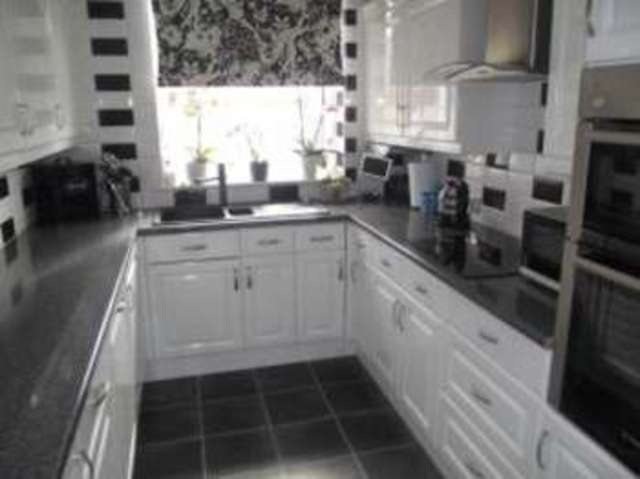 Image of 4 bedroom Semi-Detached house for sale in Squirrels Heath Road Harold Wood Romford RM3 at Harold Wood  Harold Wood, RM3 0LU