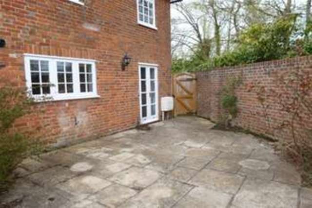  Image of 3 bedroom Terraced house to rent in Green Hill View Romsey SO51 at Romsey, SO51 8HE