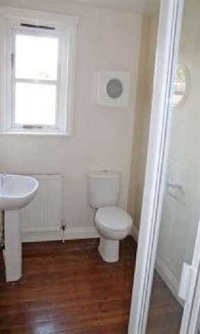  Image of 6 bedroom House Share to rent in Rothesay Avenue Nottingham NG7 at Lenton Bristol Lenton, NG7 1PW