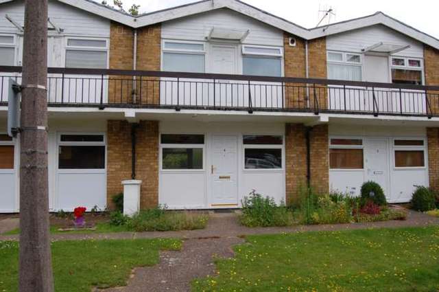  Image of 1 bedroom Maisonette to rent in Glen Court The Glen Addlestone KT15 at The Glen Row Town Addlestone, KT15 1AH