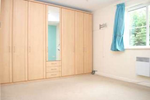  Image of 2 bedroom Flat to rent in Church Road Harold Wood Romford RM3 at Romford, RM3 0GZ
