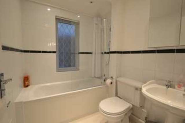  Image of 3 bedroom Detached house to rent in Salcombe Close Chandler