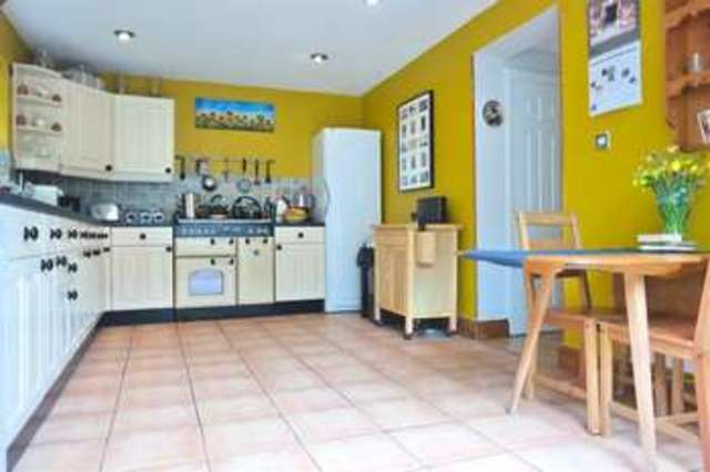  Image of 3 bedroom End of Terrace for sale in Sandy Lane Wokingham RG41 at Wokingham Berkshire Barkham, RG41 4DD