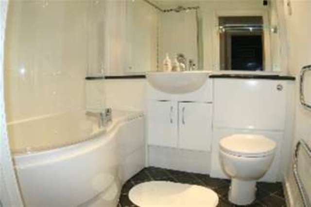  Image of 1 bedroom Flat to rent in Central Way Warrington WA2 at Warrington, WA2 7TG