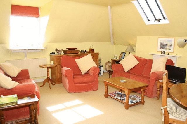  Image of 2 bedroom Flat for sale in High Street Shaftesbury SP7 at High Street  Shaftesbury, SP7 8JE