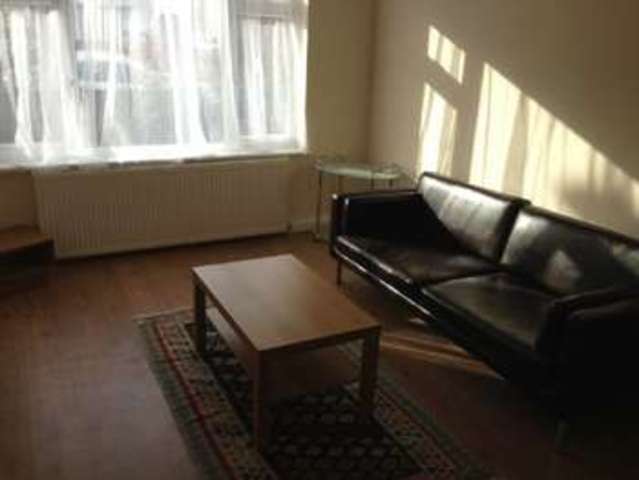  Image of 3 bedroom Detached house to rent in Sherwood Avenue Greenford UB6 at Sherwood Avenue  Greenford, UB6 0PG