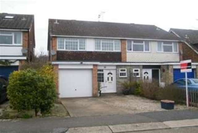  Image of 4 bedroom Detached house to rent in Fourth Avenue Wickford SS11 at Wickford, SS11 8RH