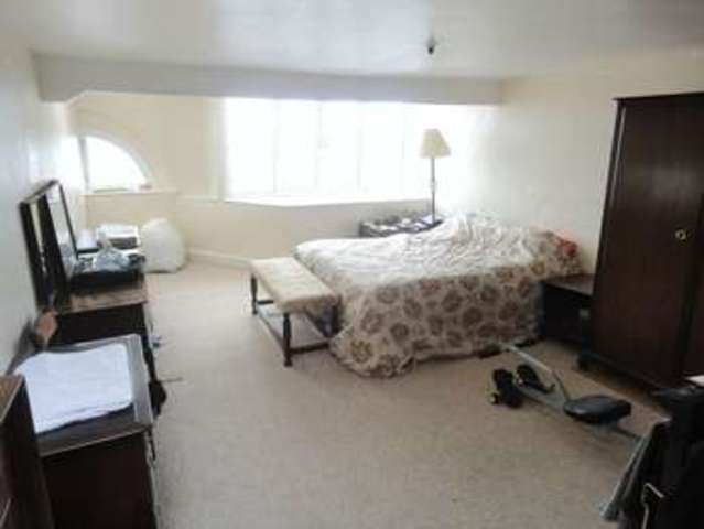  Image of 2 bedroom Flat for sale in South Road Weston-super-Mare BS23 at South Road  Weston-Super-Mare, BS23 2HE