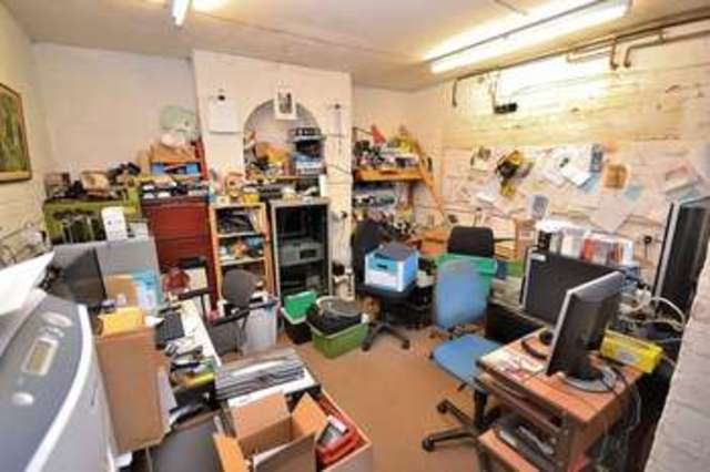  Image of 3 bedroom Terraced house for sale in South Street Leighton Buzzard LU7 at South Street  Leighton Buzzard, LU7 3NT