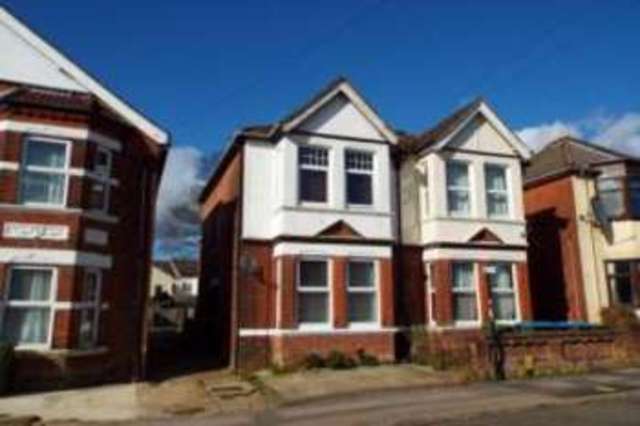 Image of 2 bedroom Flat for sale in Wilton Avenue Shirley Southampton SO15 at Southampton Hampshire Southampton, SO15 2HB