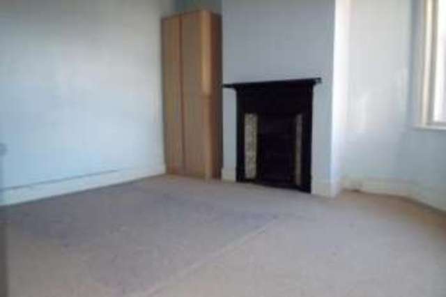  Image of 2 bedroom Flat for sale in Wilton Avenue Shirley Southampton SO15 at Southampton Hampshire Southampton, SO15 2HB