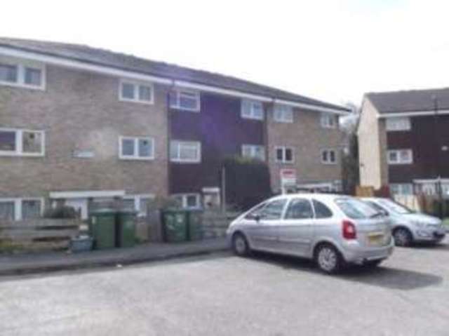 Image of 2 bedroom Maisonette for sale in Wadhurst Gardens Southampton SO19 at Southampton Hampshire Sholing, SO19 9QR