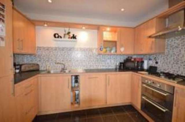  Image of 2 bedroom Flat for sale in Zeus Road Southend-on-Sea SS2 at Southend-on-Sea Essex Southchurch, SS2 4GE