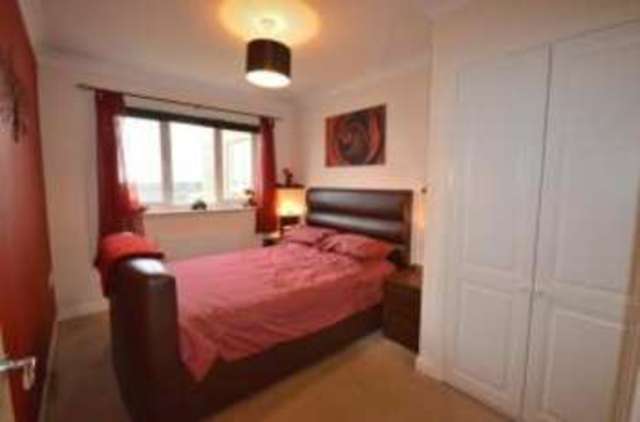  Image of 2 bedroom Flat for sale in Zeus Road Southend-on-Sea SS2 at Southend-on-Sea Essex Southchurch, SS2 4GE