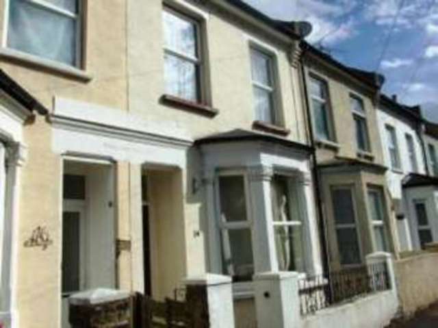  Image of 3 bedroom Terraced house for sale in Gordon Road Southend-on-Sea SS1 at Southend-on-Sea Essex Southend-on-Sea, SS1 1NQ