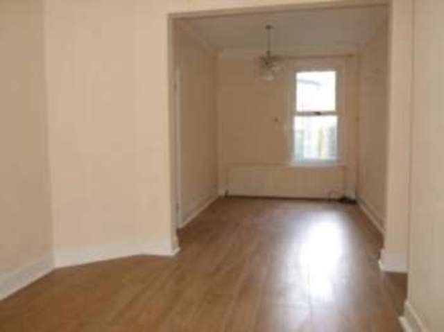  Image of 3 bedroom Terraced house for sale in Gordon Road Southend-on-Sea SS1 at Southend-on-Sea Essex Southend-on-Sea, SS1 1NQ