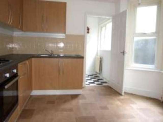  Image of 3 bedroom Terraced house for sale in Gordon Road Southend-on-Sea SS1 at Southend-on-Sea Essex Southend-on-Sea, SS1 1NQ