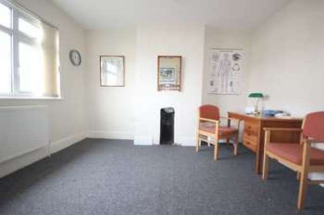  Image of 3 bedroom Semi-Detached house to rent in Southmead Road Westbury-on-Trym Bristol BS10 at Southmead Road Westbury-On-Trym Bristol, BS10 5DR