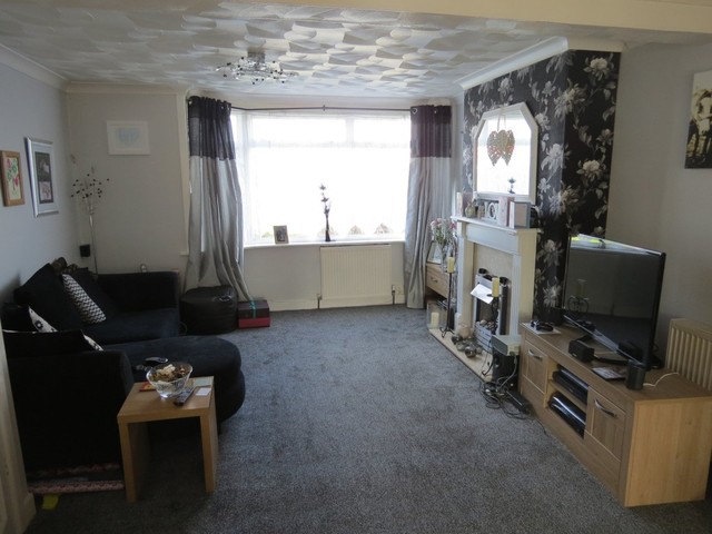 Image of 3 bedroom End of Terrace for sale in St. Annes Grove Fareham PO14 at St Annes Grove  Fareham, PO14 1JL