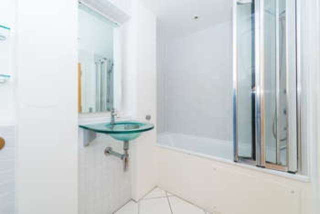  Image of 3 bedroom Flat to rent in St. Davids Square London E14 at Kirklands House  Docklands, E14 3WQ