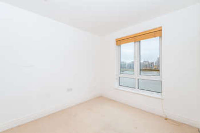  Image of 3 bedroom Flat to rent in St. Davids Square London E14 at Kirklands House  Docklands, E14 3WQ