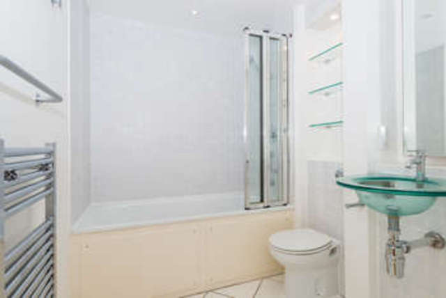  Image of 3 bedroom Flat to rent in St. Davids Square London E14 at Kirklands House  Docklands, E14 3WQ