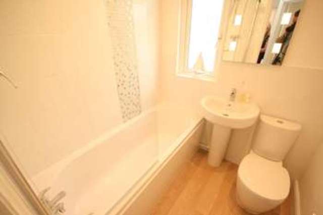  Image of 2 bedroom Ground Flat to rent in St. Lukes Road North Torquay TQ2 at Torquay St Lukes Road North Torquay, TQ2 5PD