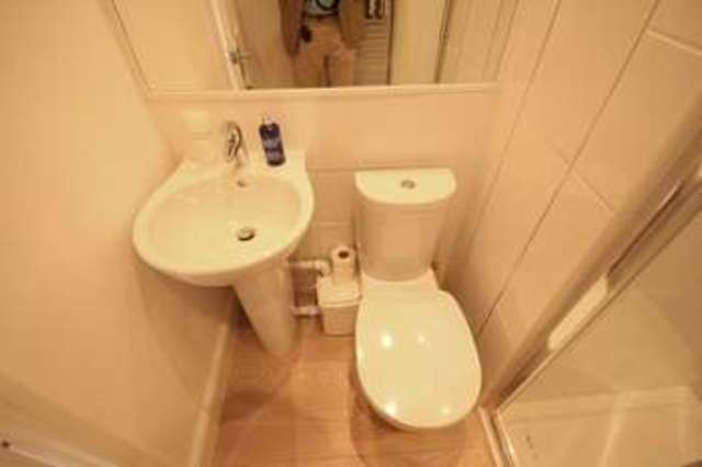  Image of 2 bedroom Ground Flat to rent in St. Lukes Road North Torquay TQ2 at Torquay St Lukes Road North Torquay, TQ2 5PD